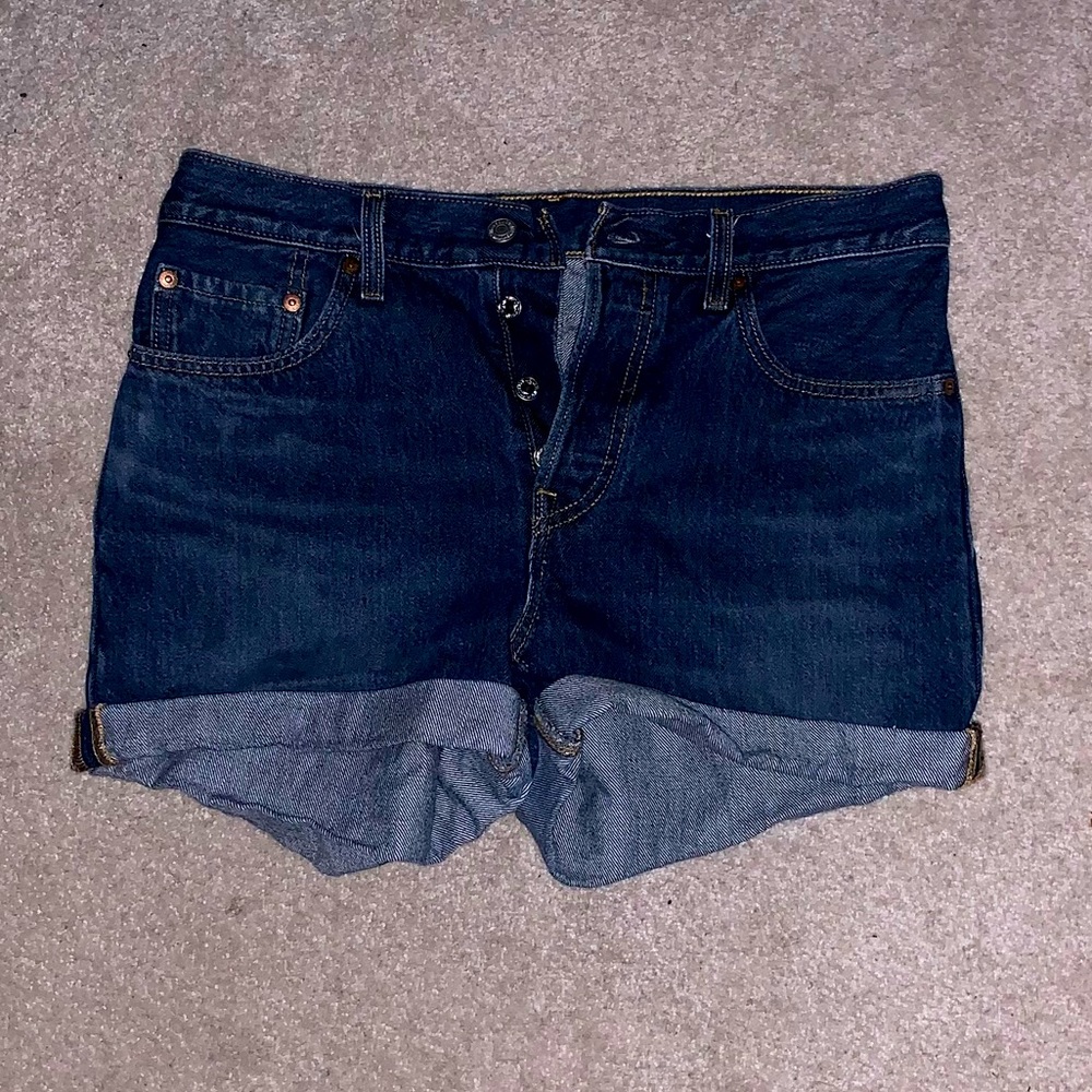LEVI’S - High waisted jean shorts